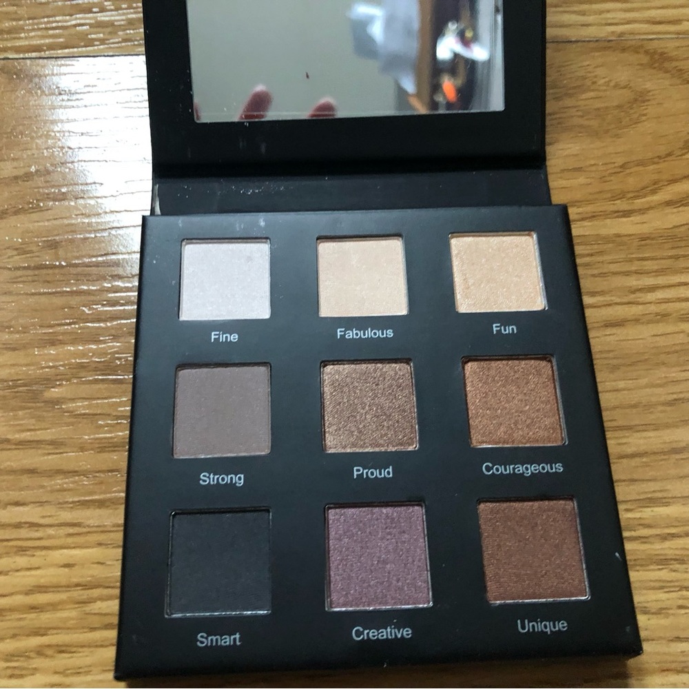 Realher eyeshadow palette